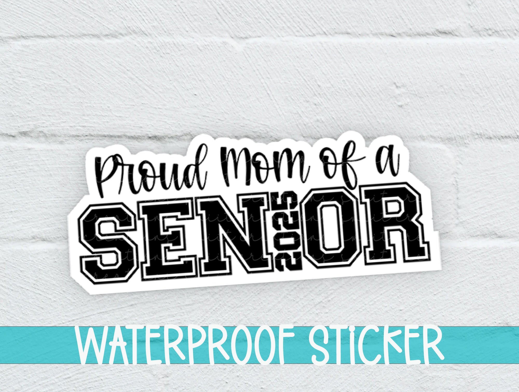 a sticker that says proud mom of a senior