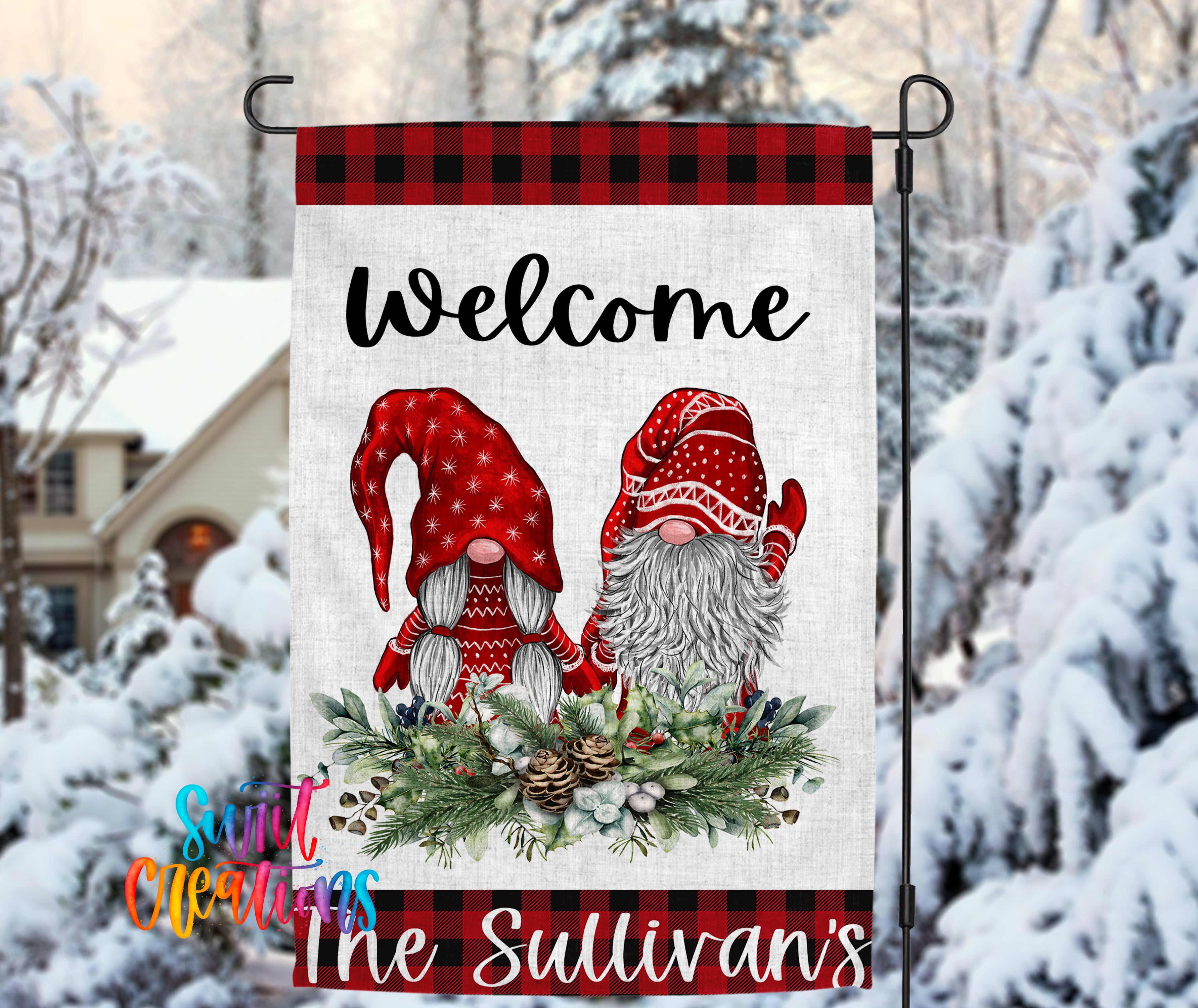 A banner with a welcoming message featuring two gnomes wearing red and white hats, surrounded by a wreath of pine cones and berries, with a snowy background.