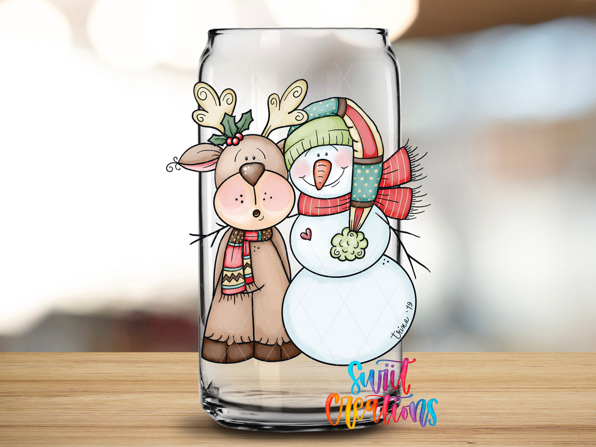 Reindeer and Snowman design close-up on a clear glass can tumbler
