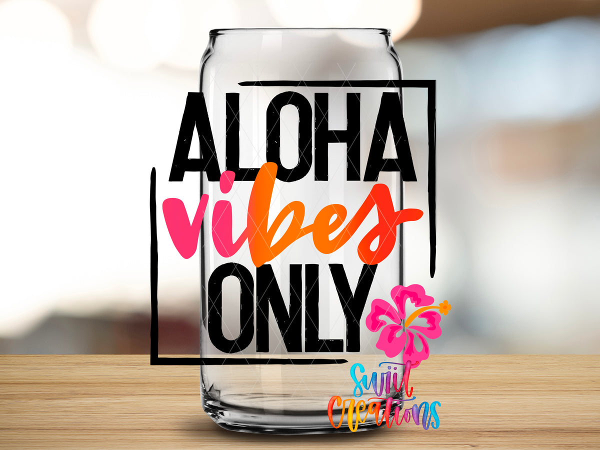 Aloha Vibes Only design close-up on a clear glass can tumbler