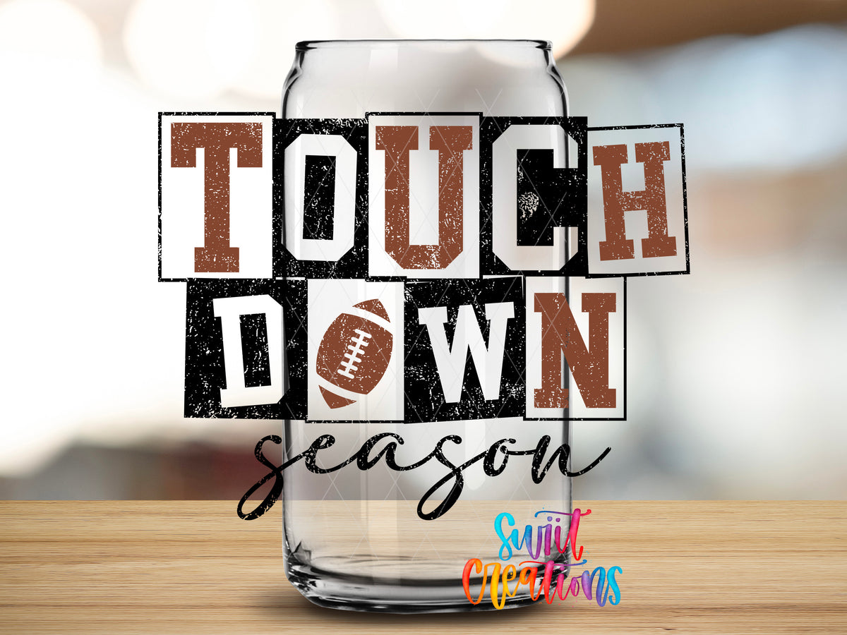 Touchdown Season design close-up on a clear glass can tumbler