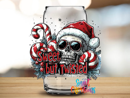 Sweet but Twisted Christmas Skull design close-up on a clear glass can tumbler