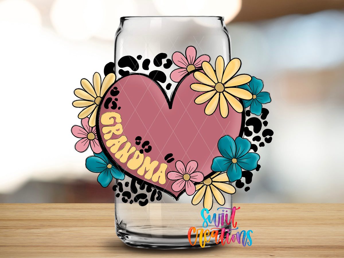 Grandma Floral Heart design close-up on a clear glass can tumbler