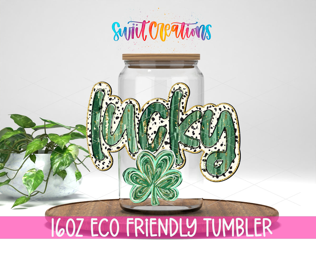 Lucky Shamrock design on a 16 oz clear glass tumbler with bamboo lid