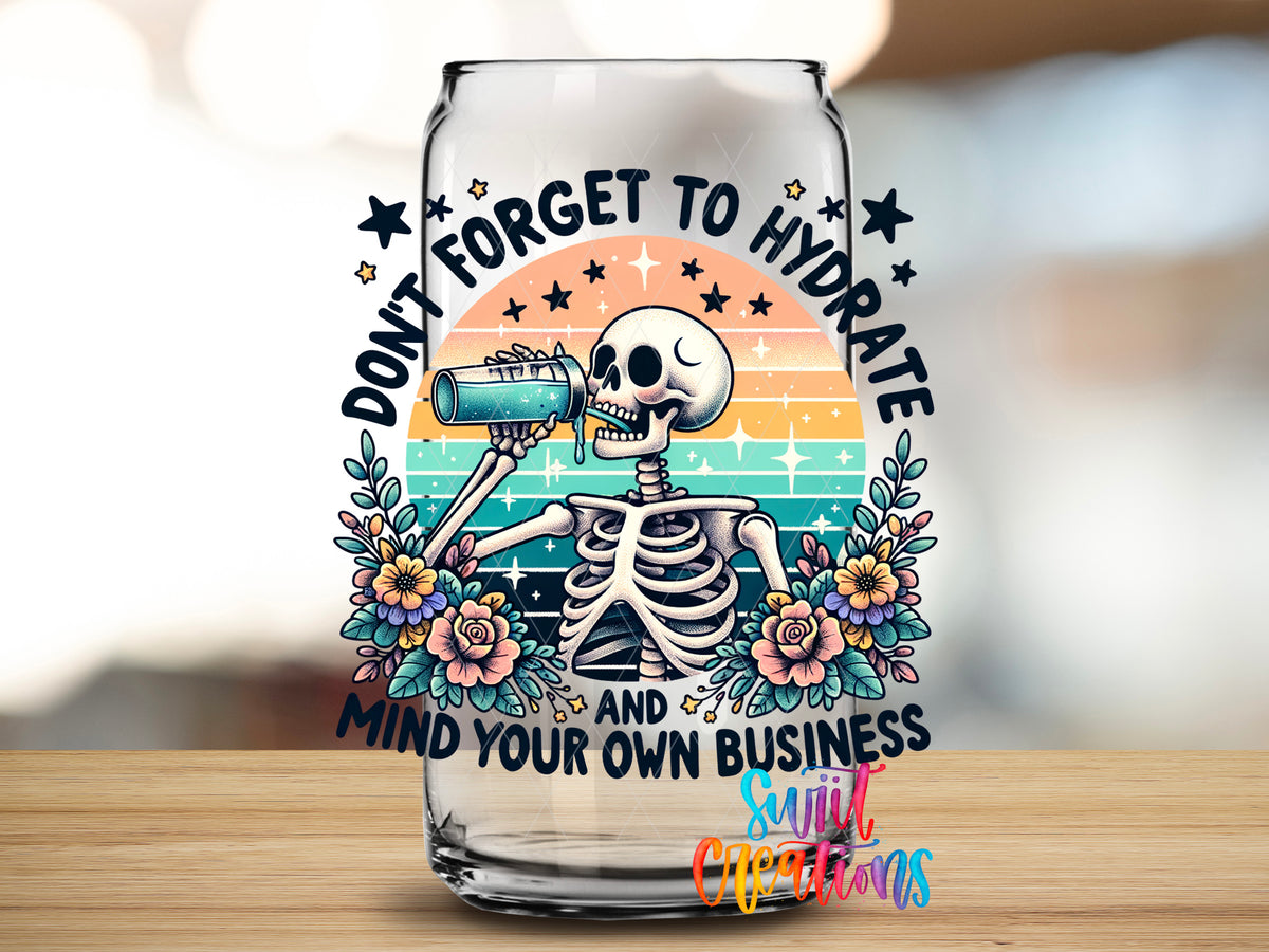 Don't Forget to Hydrate design close-up on a clear glass can tumbler