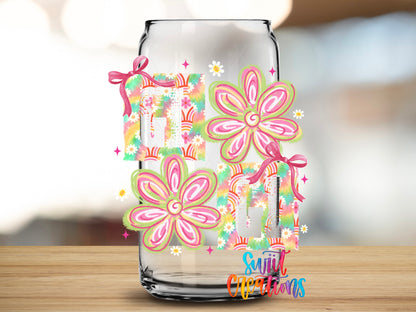 Gigi Floral design close-up on a clear glass can tumbler