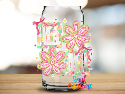 Mama Floral design close-up on a clear glass can tumbler