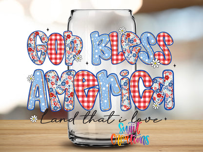 God Bless America design close-up on a clear glass can tumbler