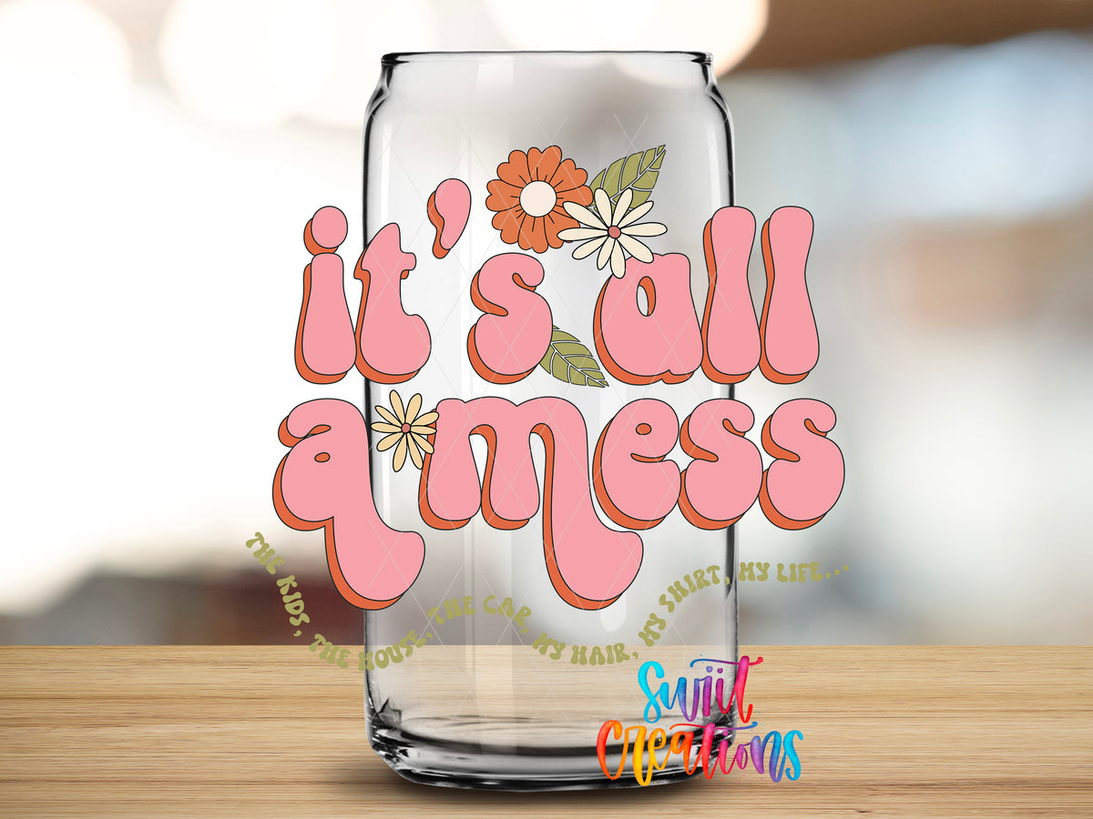 It's All a Mess design close-up on a clear glass can tumbler