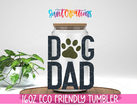 Dog Dad design on a 16 oz clear glass tumbler with bamboo lid