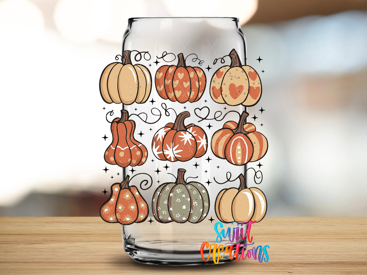 Retro Pumpkin design close-up on a clear glass can tumbler