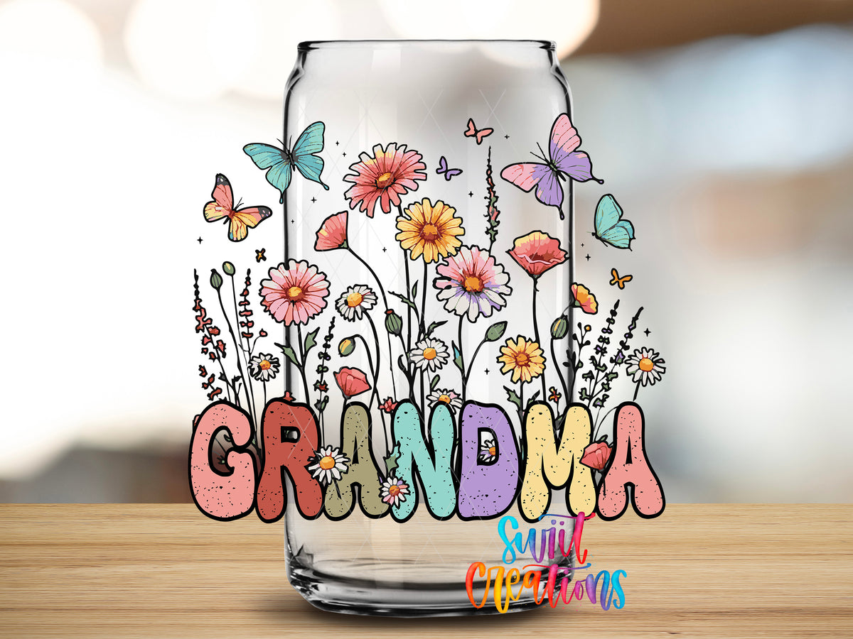 Floral Grandma design close-up on a clear glass can tumbler