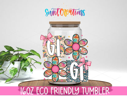 Gigi design on a 16 oz clear glass tumbler with bamboo lid