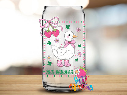 Dilly Dallying design close-up on a clear glass can tumbler