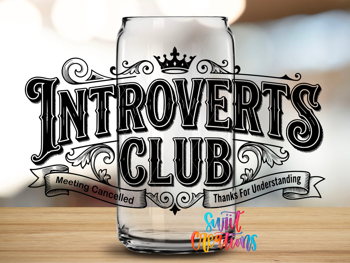 Introverts Club Wide design close-up on a clear glass can tumbler