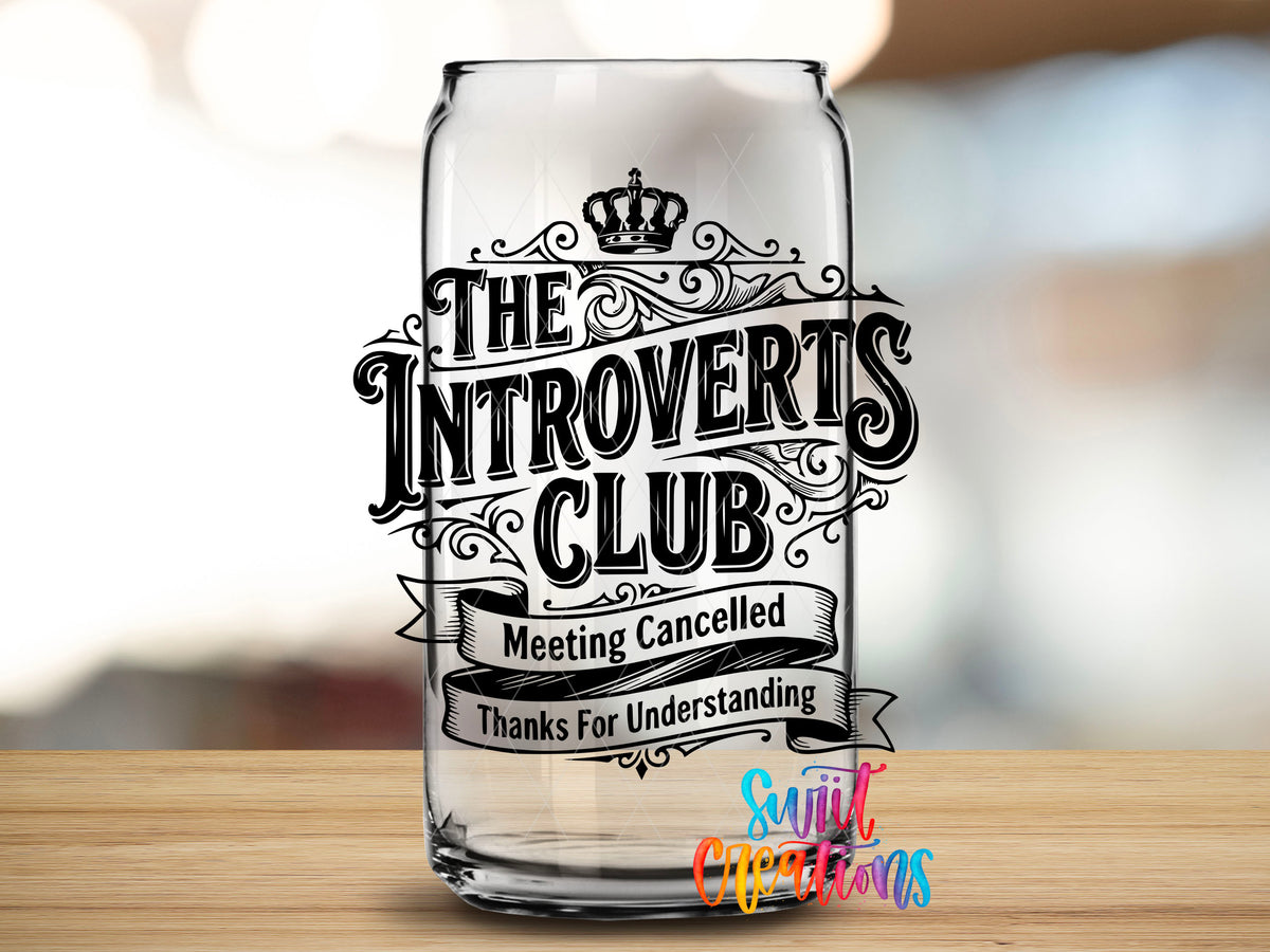 Introverts Club design close-up on a clear glass can tumbler