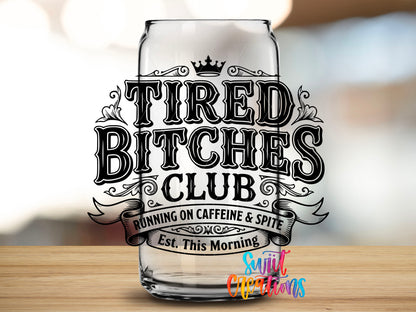 Tired design close-up on a clear glass can tumbler