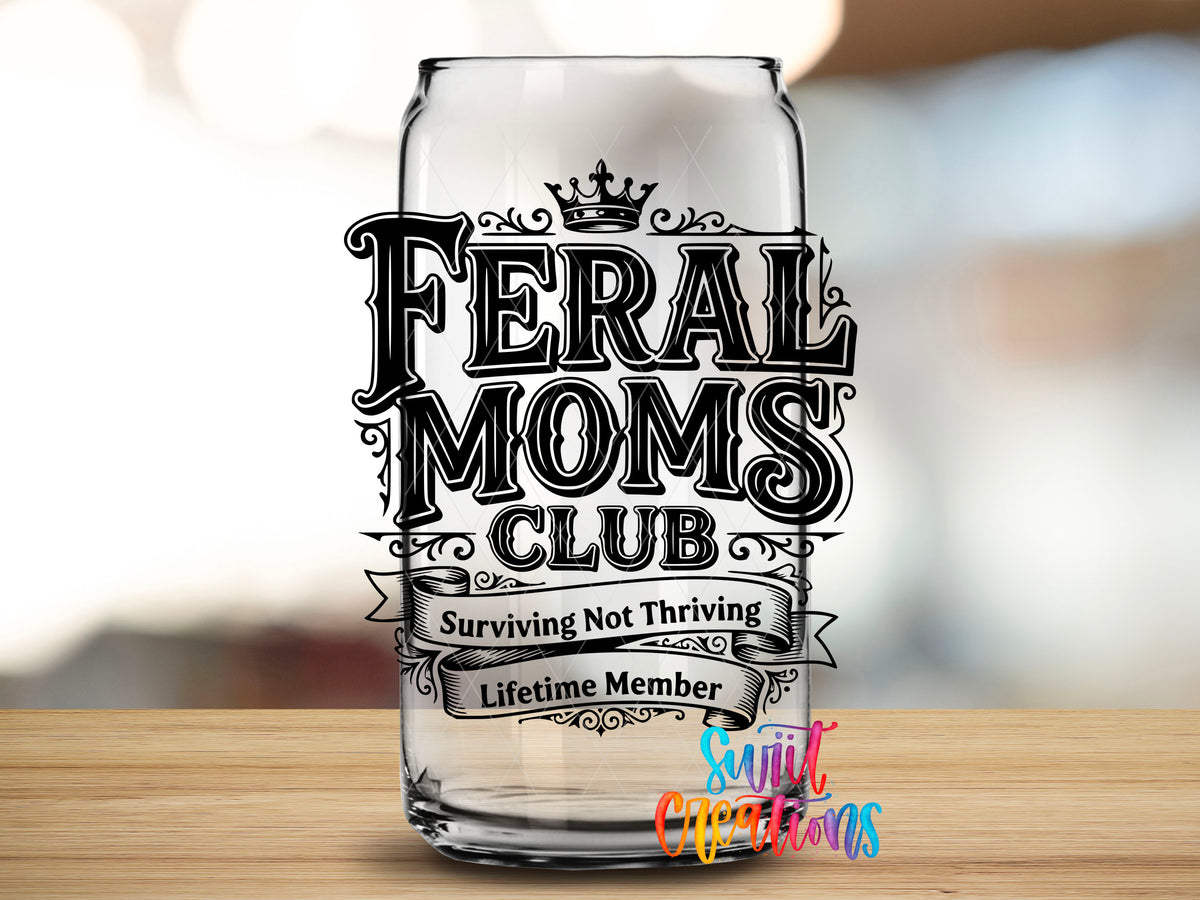 Feral design close-up on a clear glass can tumbler