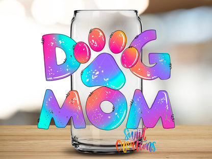 Tie Dye Dog Mom design close-up on a clear glass can tumbler